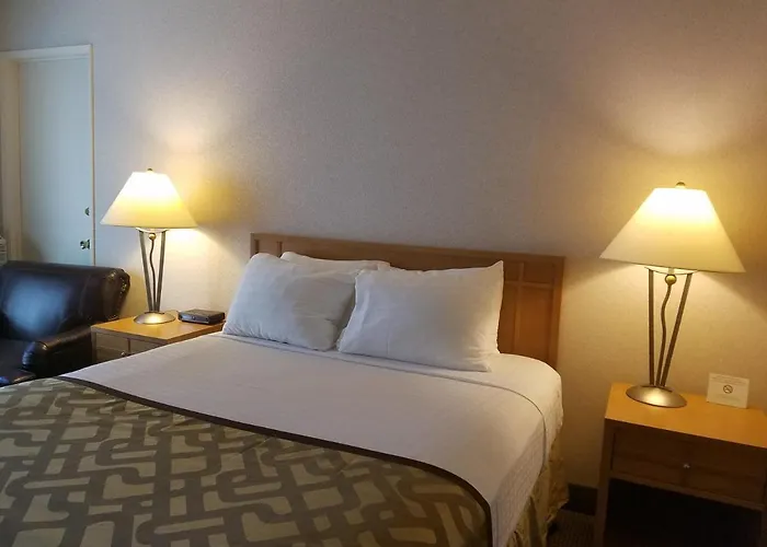Rivertree Inn & Suites